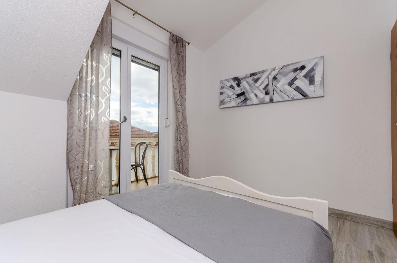 Apartments Marina 特罗吉尔 外观 照片